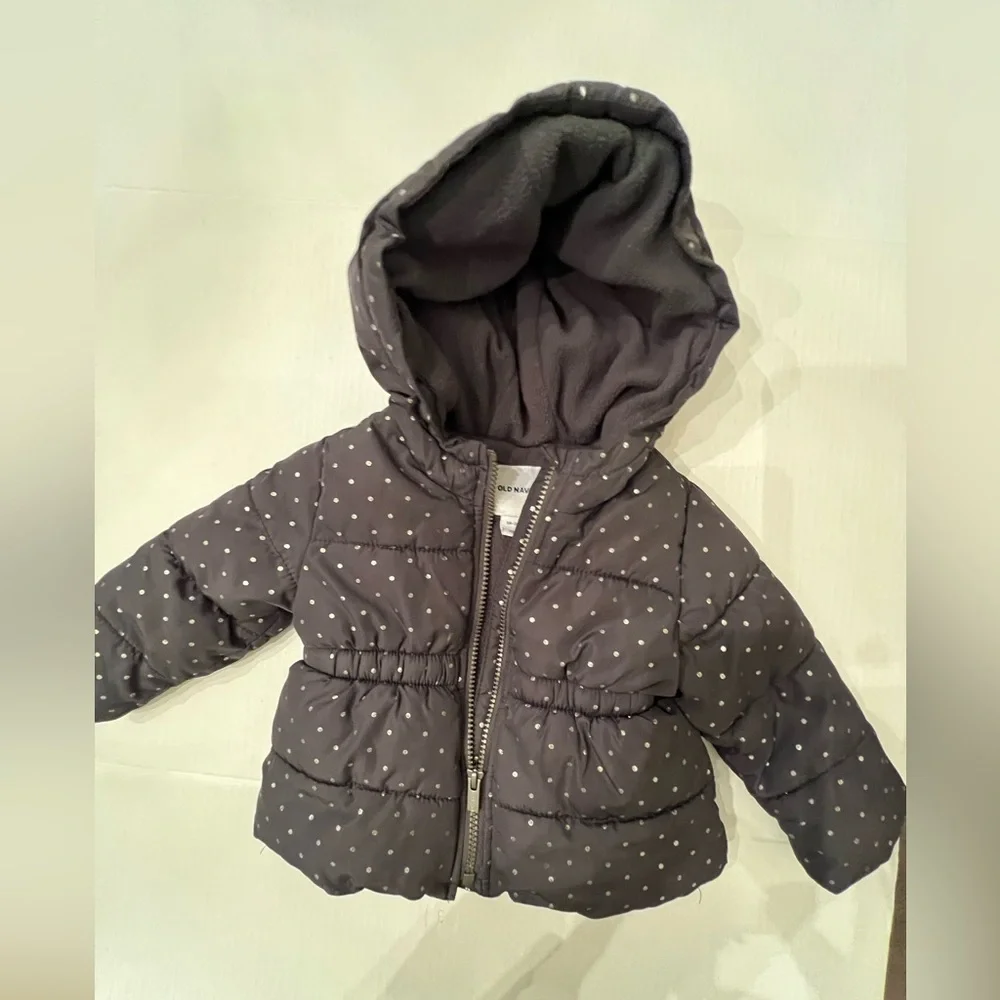 OLD NAVY BABY’s UNISEX PUFFER JACKET  W/HOOD.  GRAY W/ SILVER DOTS. 18-24 MONTHS